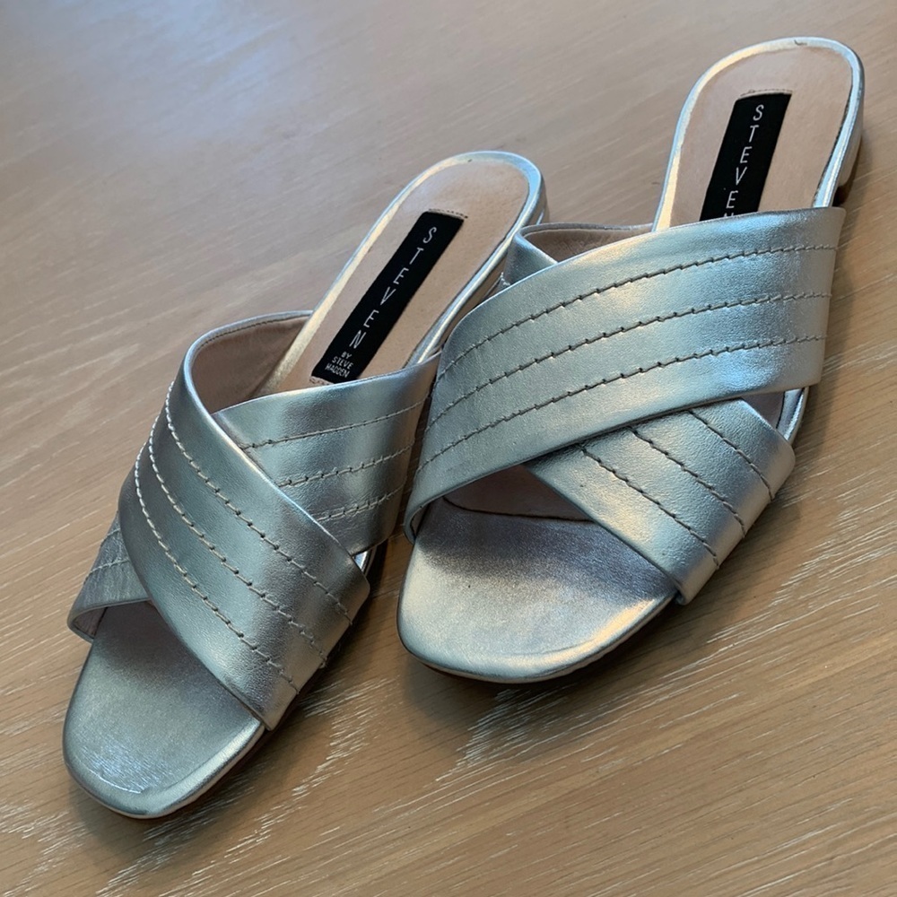 Steven by Steve Madden silver Farley Leathet Sliders NIB Size 5.5 tiny heel